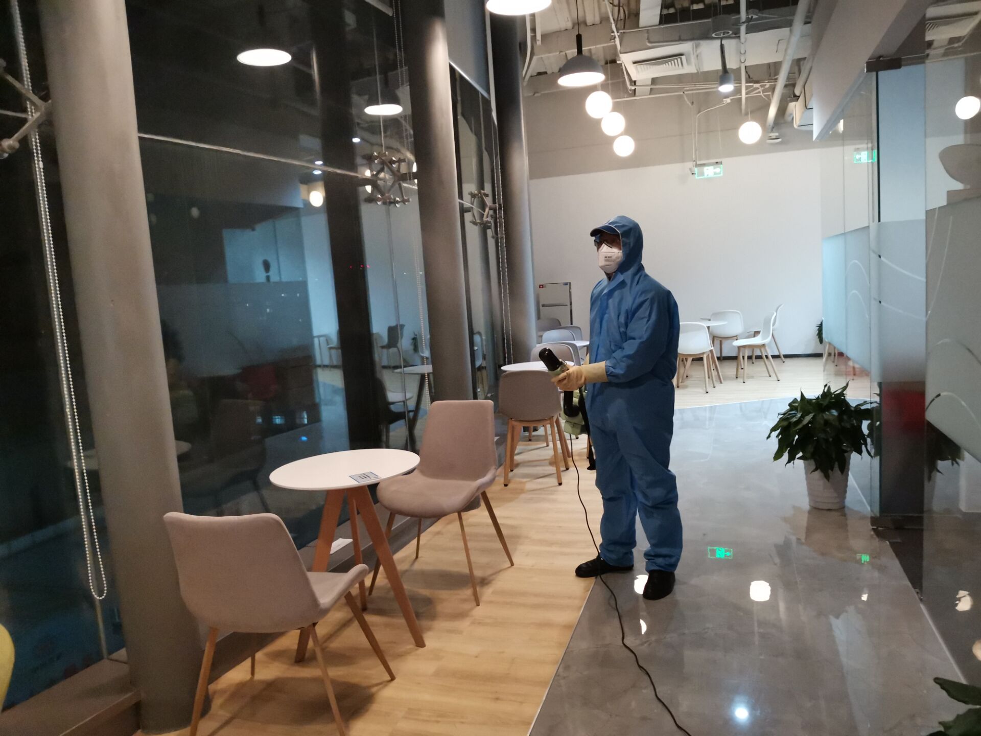 辦公室室內(nèi)消毒公司有哪些內(nèi)空氣質(zhì)量達標設(shè)備