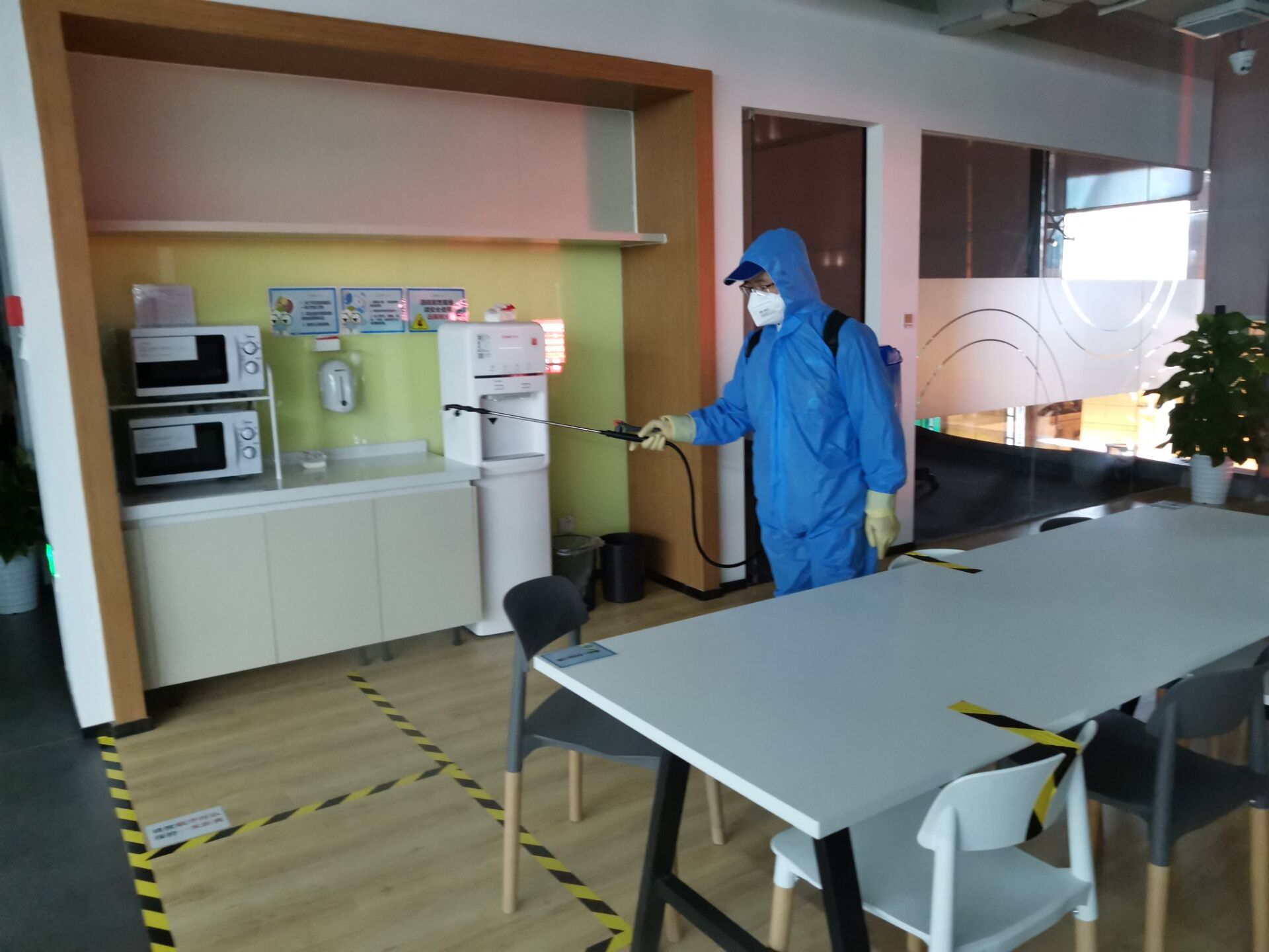 大廈室內(nèi)消毒公司的報價消毒殺菌設(shè)備使工作過程噪音達到最小