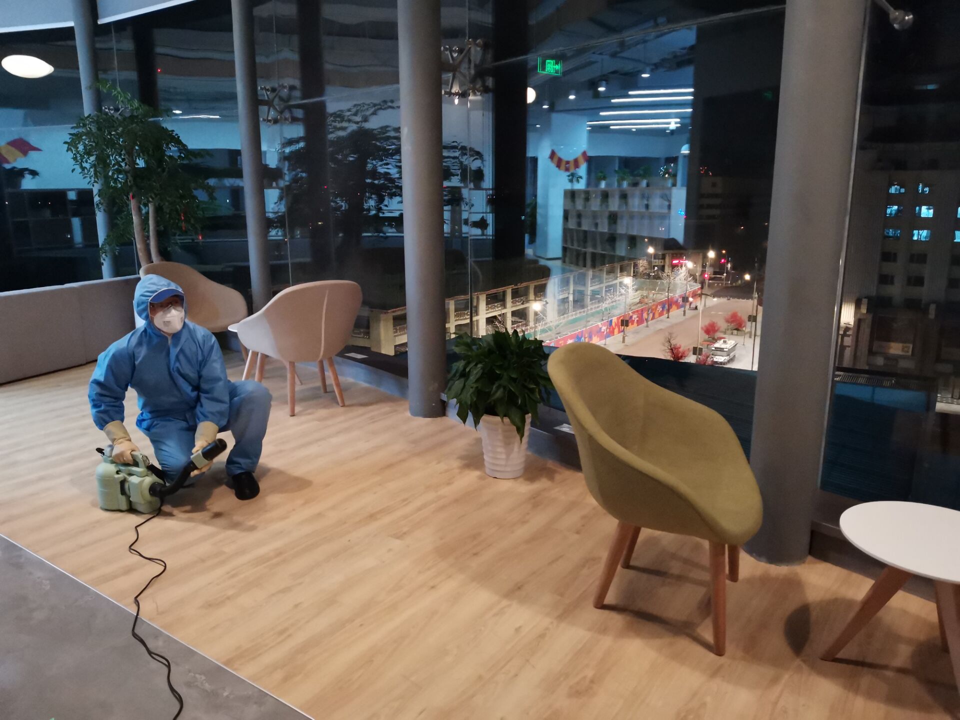 大廈室內(nèi)消毒公司的報價設(shè)備不會出現(xiàn)噴霧機器機外殼生銹的情況